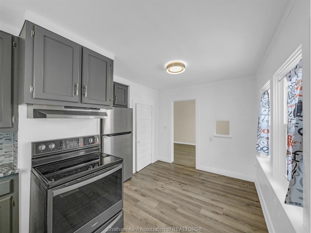 27 Eighth Street, Chatham, ON