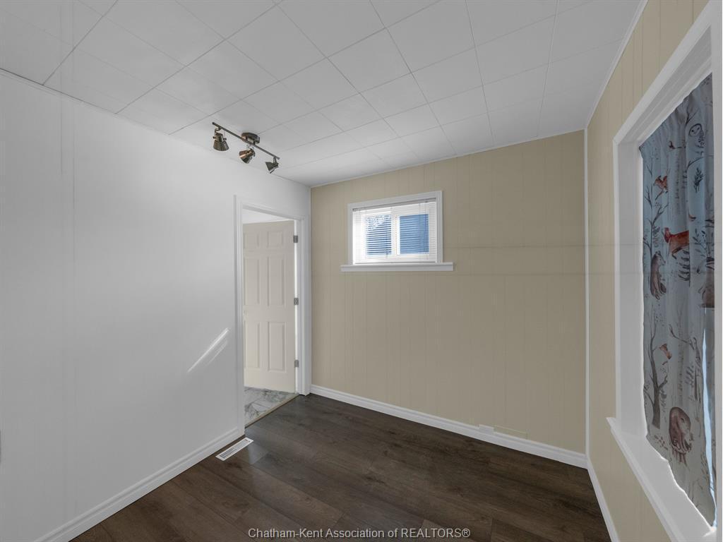 27 Eighth Street, Chatham, ON