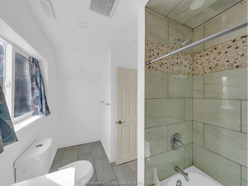 27 Eighth Street, Chatham, ON