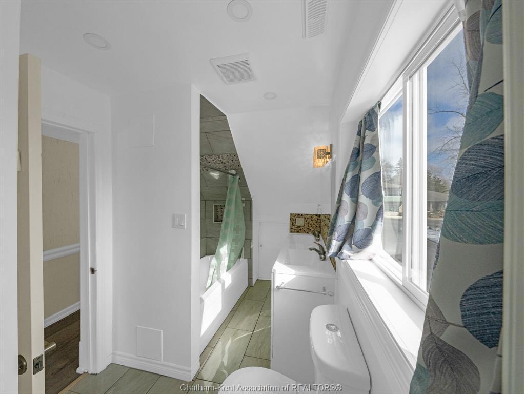 27 Eighth Street, Chatham, ON