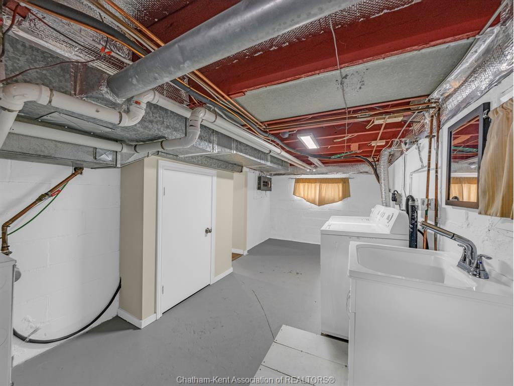 27 Eighth Street, Chatham, ON