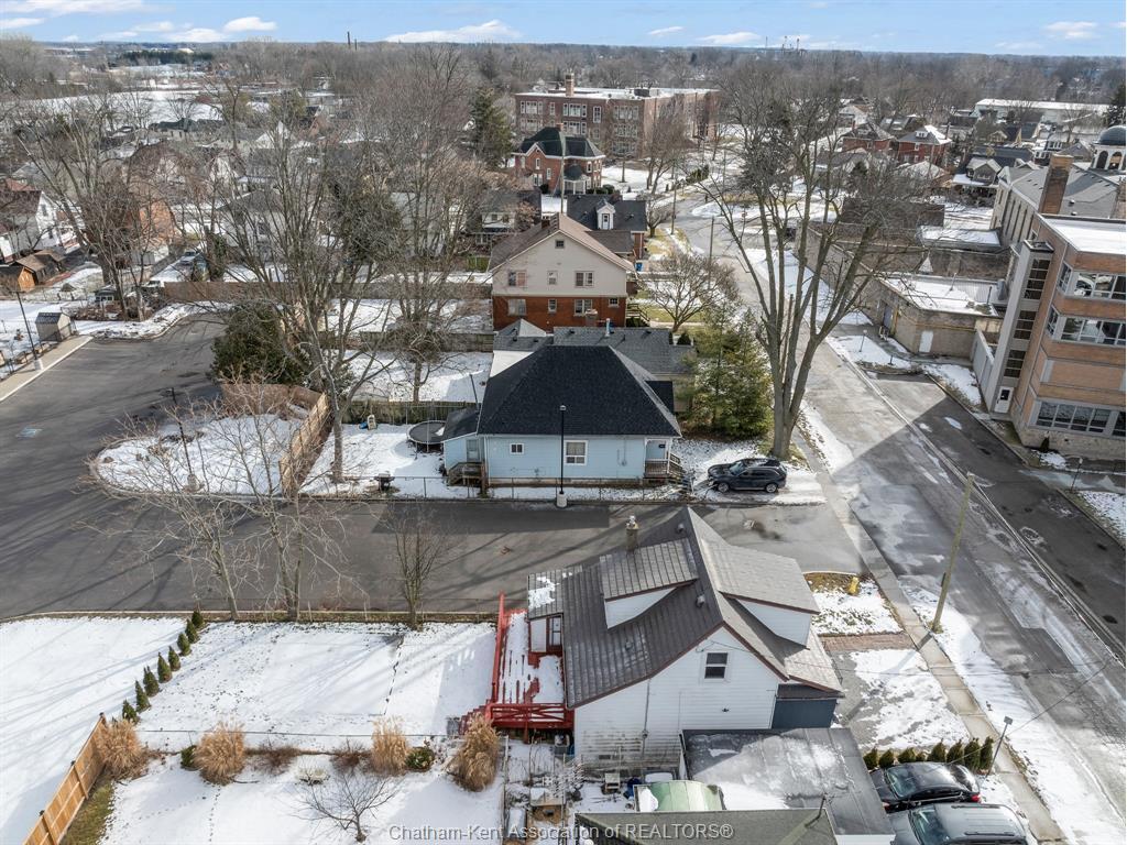 27 Eighth Street, Chatham, ON