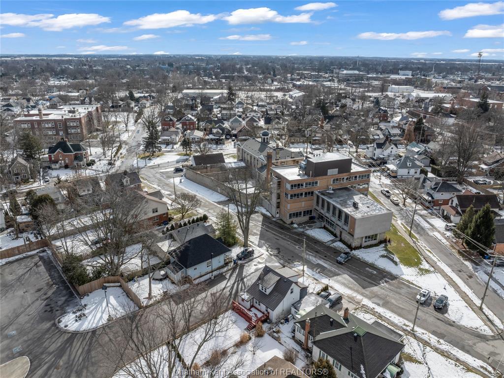 27 Eighth Street, Chatham, ON