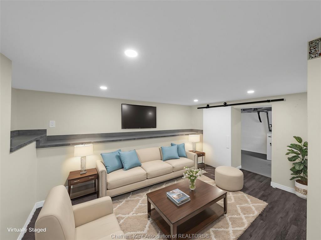 27 Eighth Street, Chatham, ON