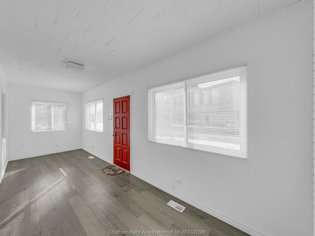 27 Eighth Street, Chatham, ON