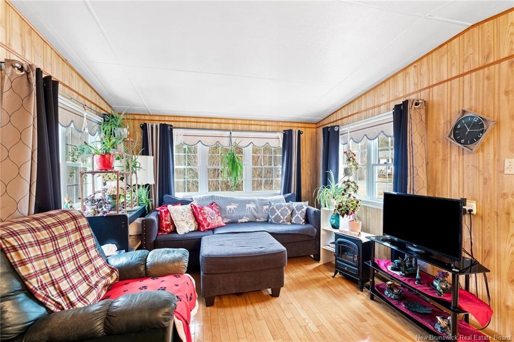 71 Chestnut St, Minto, NB