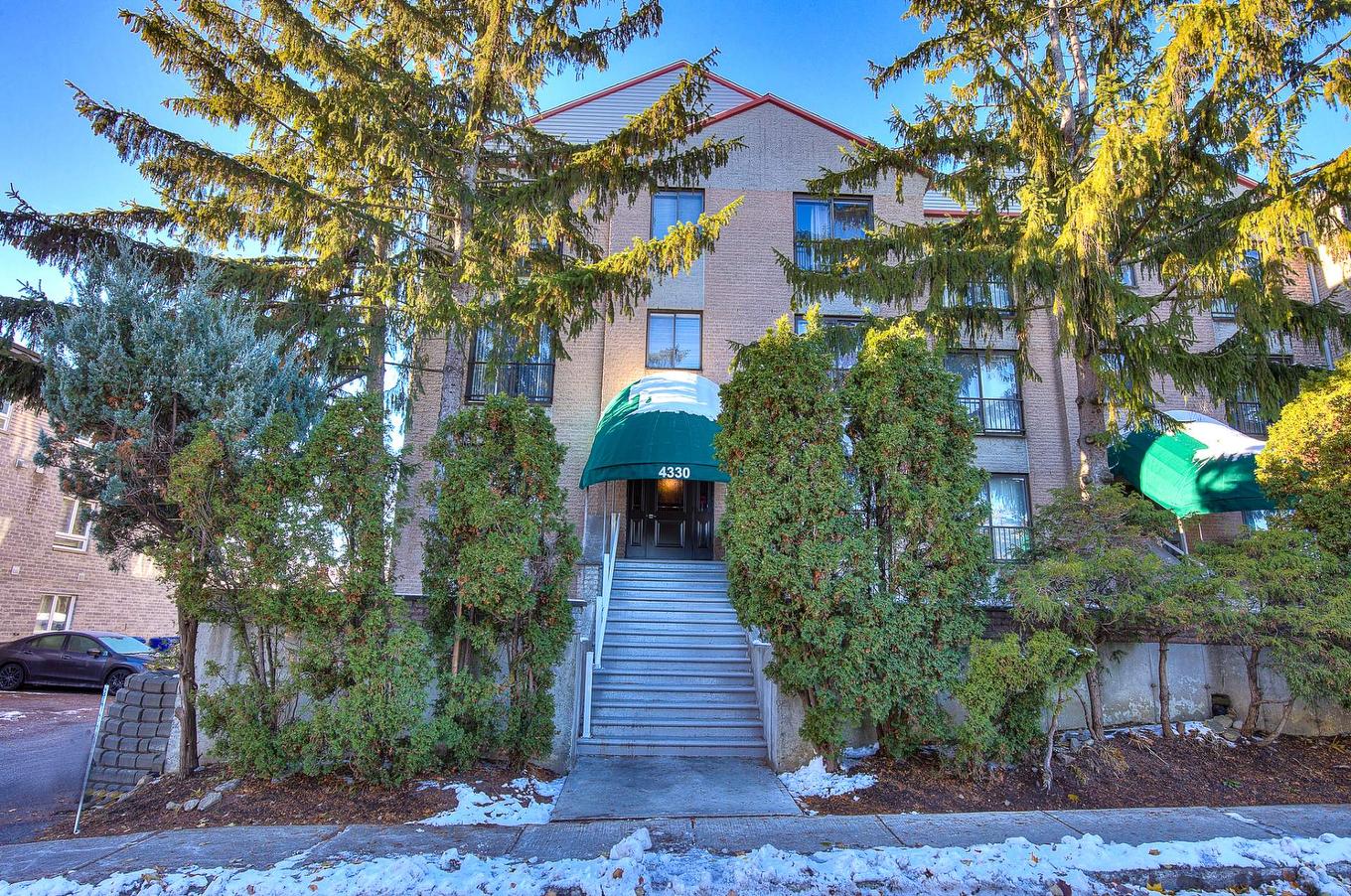 Façade - 202-4330 Rue De La Seine, Laval (Chomedey), QC - Outdoor