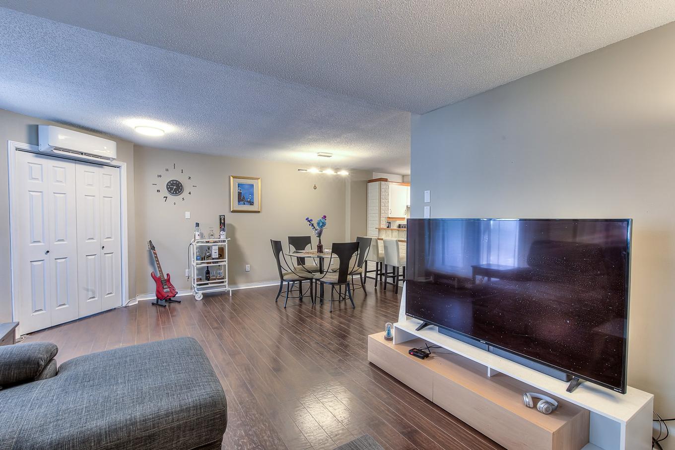 Intérieur - 202-4330 Rue De La Seine, Laval (Chomedey), QC - Indoor Photo Showing Living Room