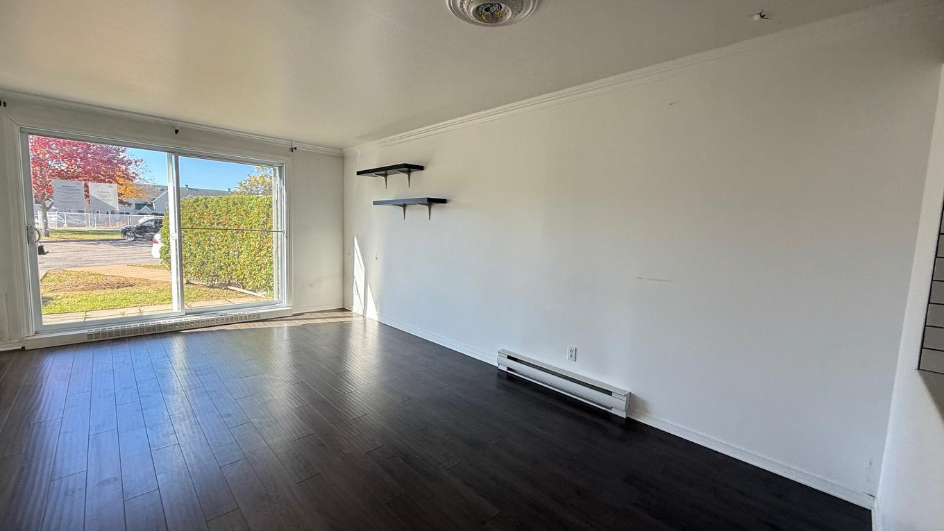 Salon - 49-350 Rue Calixa-Lavallée, Repentigny (Repentigny), QC - Indoor Photo Showing Other Room