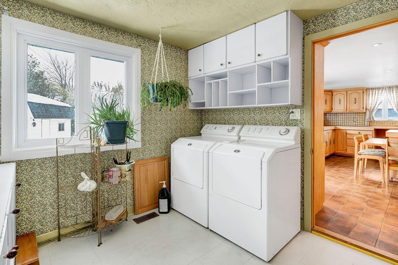 Salle de lavage - 3948 Rue Murielle, Laval (Fabreville), QC - Indoor Photo Showing Laundry Room