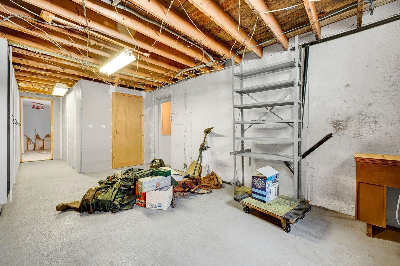 Rangement - 3948 Rue Murielle, Laval (Fabreville), QC - Indoor Photo Showing Basement