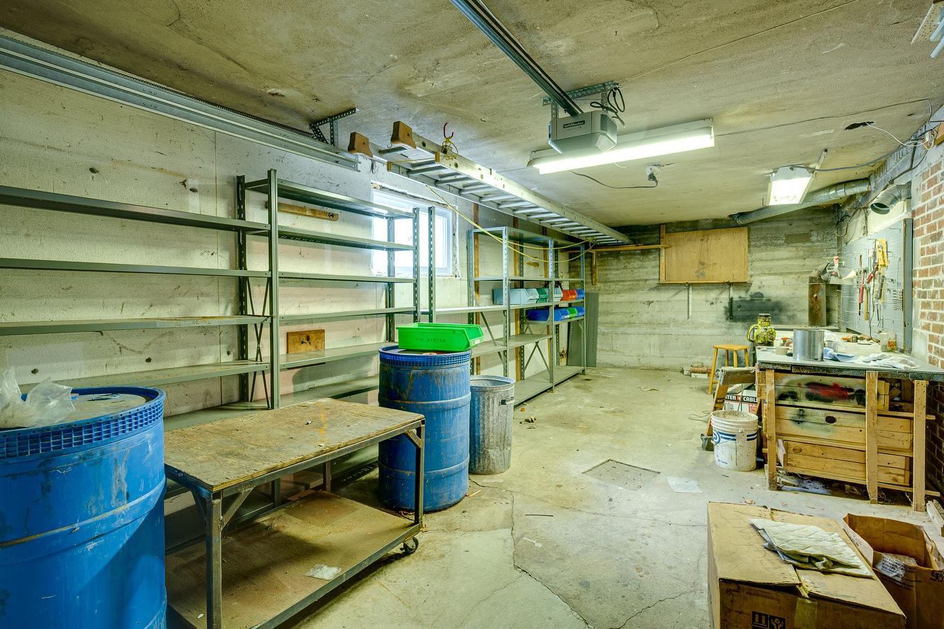 Garage - 3948 Rue Murielle, Laval (Fabreville), QC - Indoor Photo Showing Garage