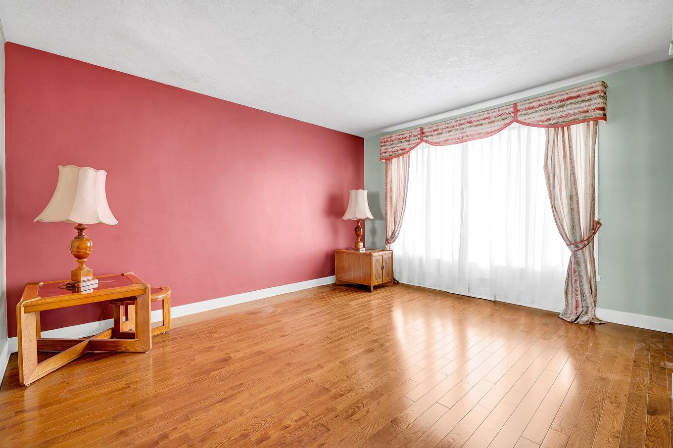 Salon - 3948 Rue Murielle, Laval (Fabreville), QC - Indoor Photo Showing Other Room