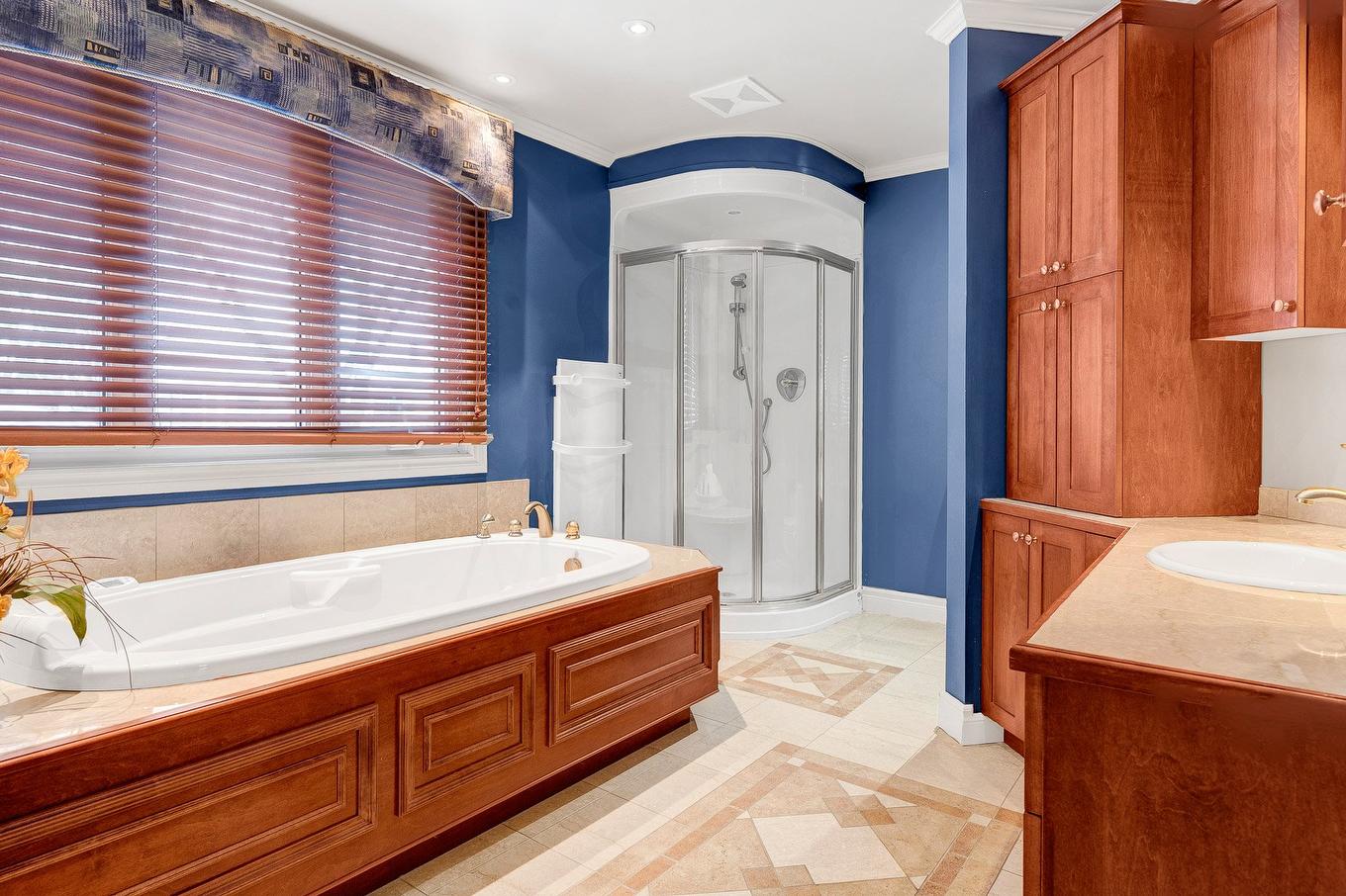 Salle de bains - 3948 Rue Murielle, Laval (Fabreville), QC - Indoor Photo Showing Bathroom