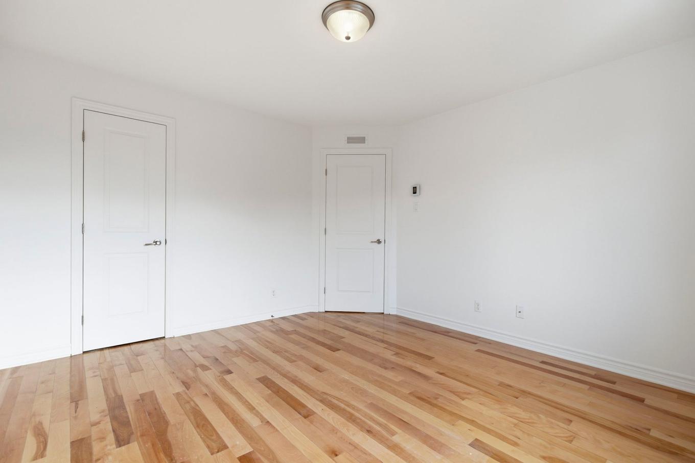 Primary bedroom - 7511 Boul. Cousineau, Longueuil (Saint-Hubert), QC - Indoor Photo Showing Other Room