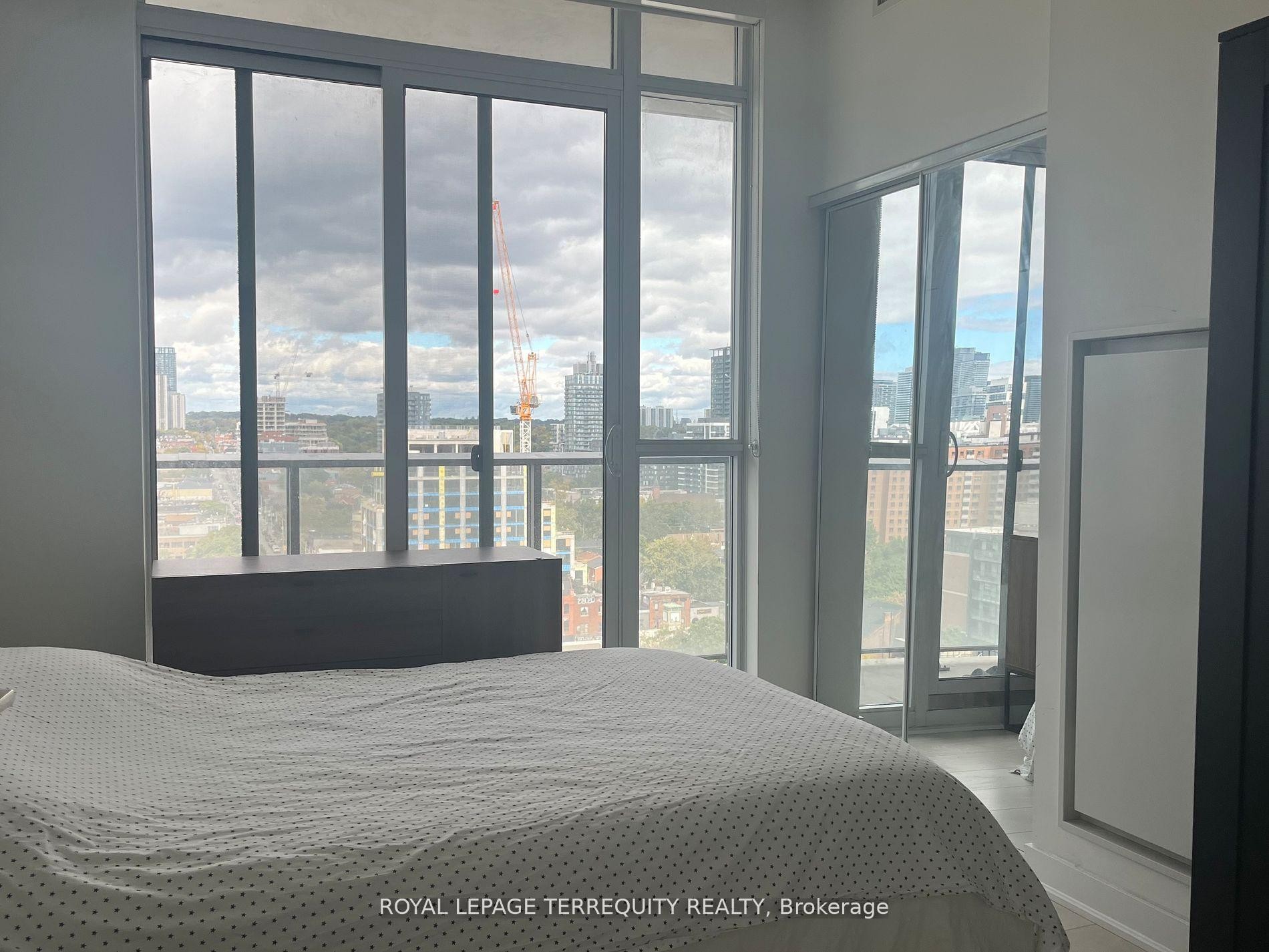 1405-120 Parliament Street, Toronto, ON - Indoor Photo Showing Bedroom