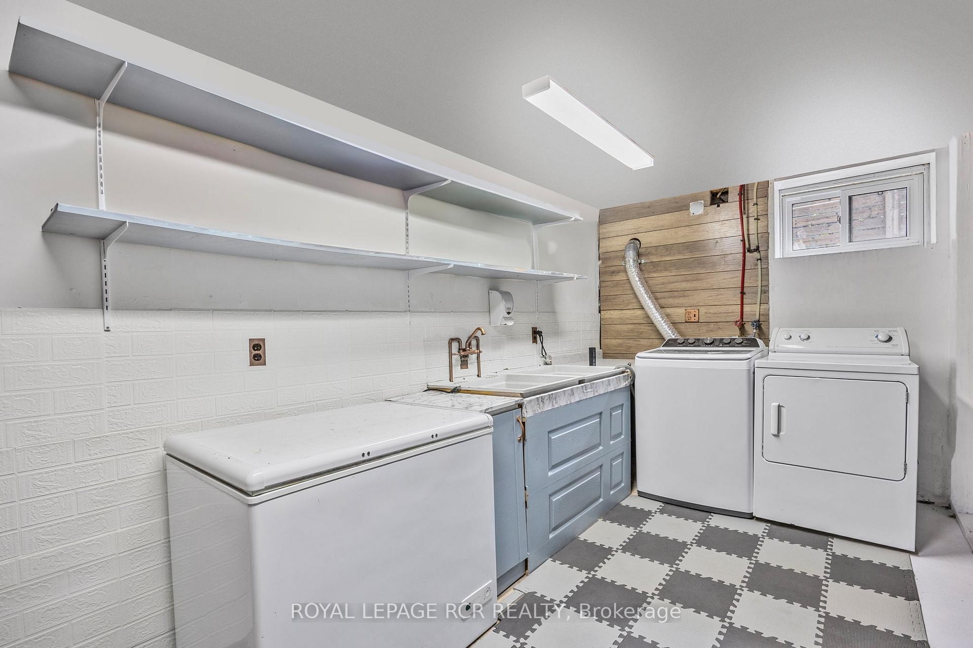 61 William Street E, Caledon, ON - Indoor Photo Showing Laundry Room