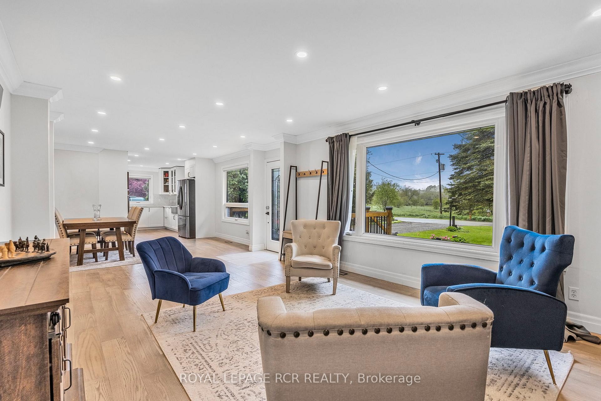61 William Street E, Caledon, ON - Indoor Photo Showing Living Room