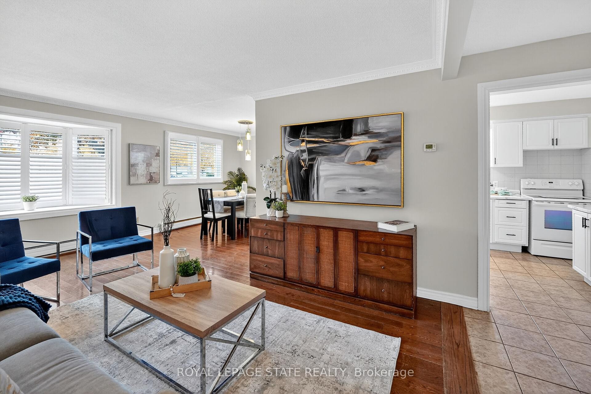 15 Grand Avenue, Grimsby, ON - Indoor Photo Showing Living Room