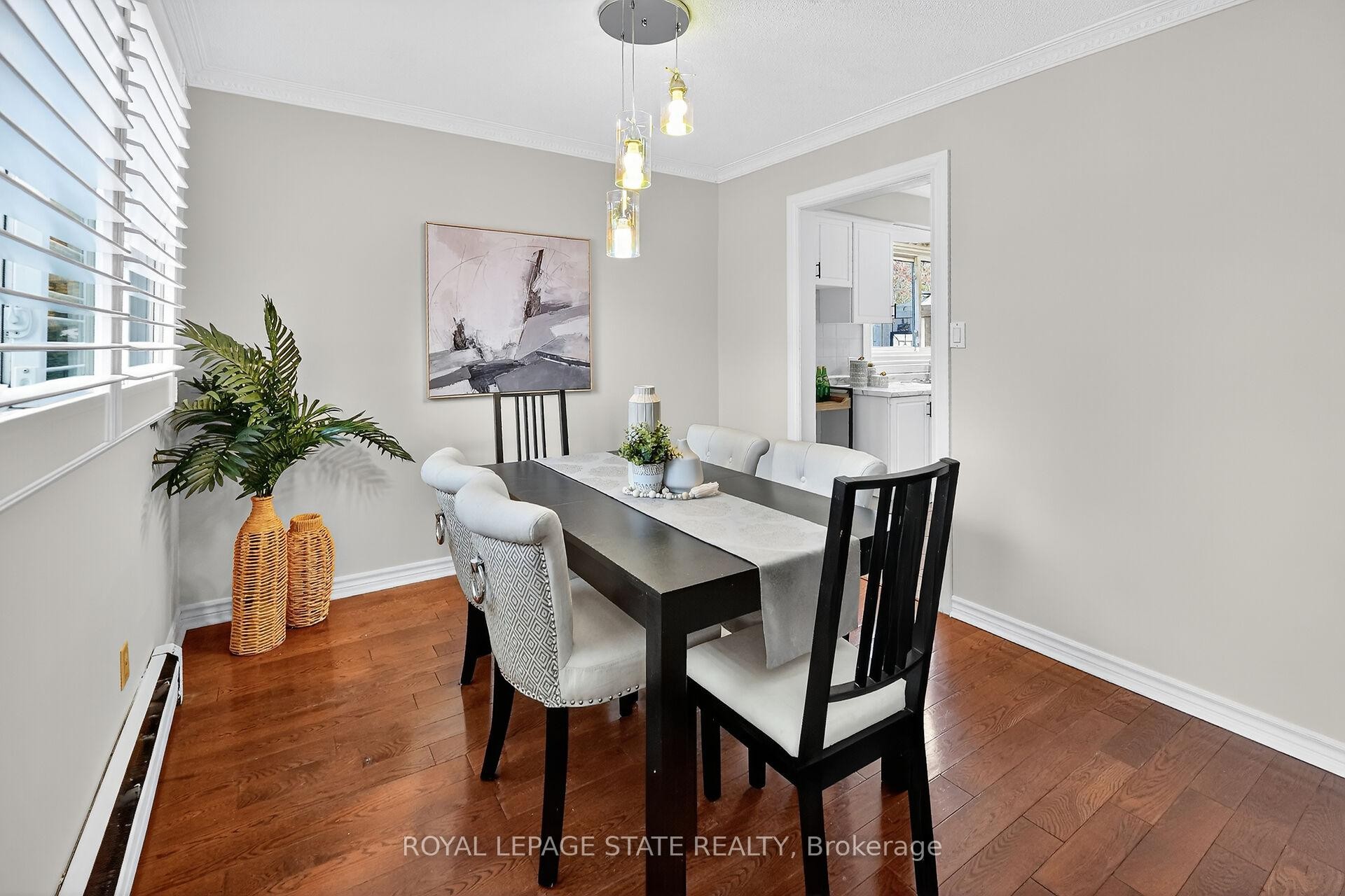 15 Grand Avenue, Grimsby, ON - Indoor Photo Showing Dining Room