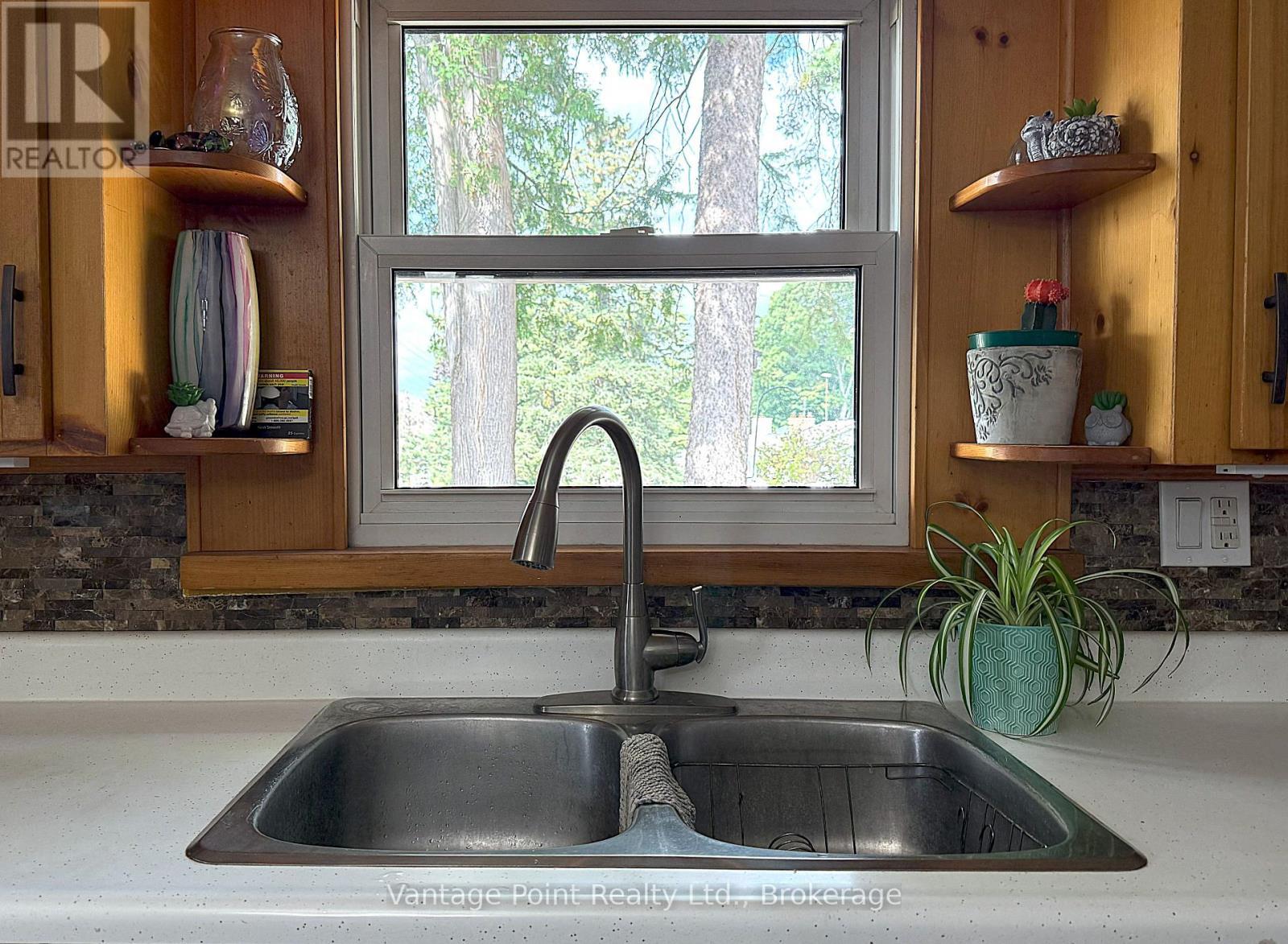 777007 10 Highway, Chatsworth, ON - Indoor Photo Showing Kitchen With Double Sink
