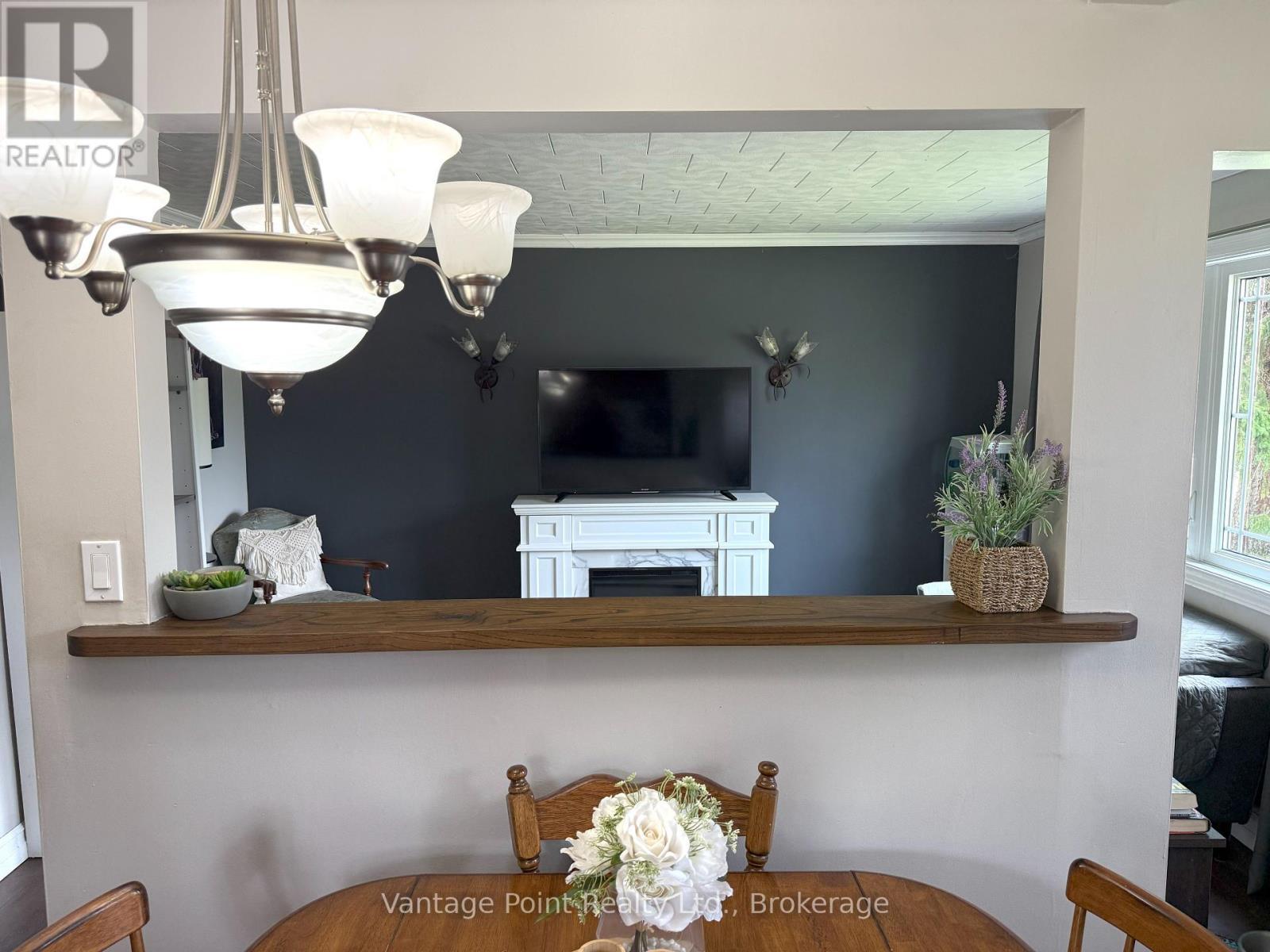 777007 10 Highway, Chatsworth, ON - Indoor Photo Showing Dining Room