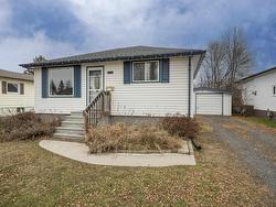 1332 Wallbridge Avenue Thunder Bay, ON P7E 3K8