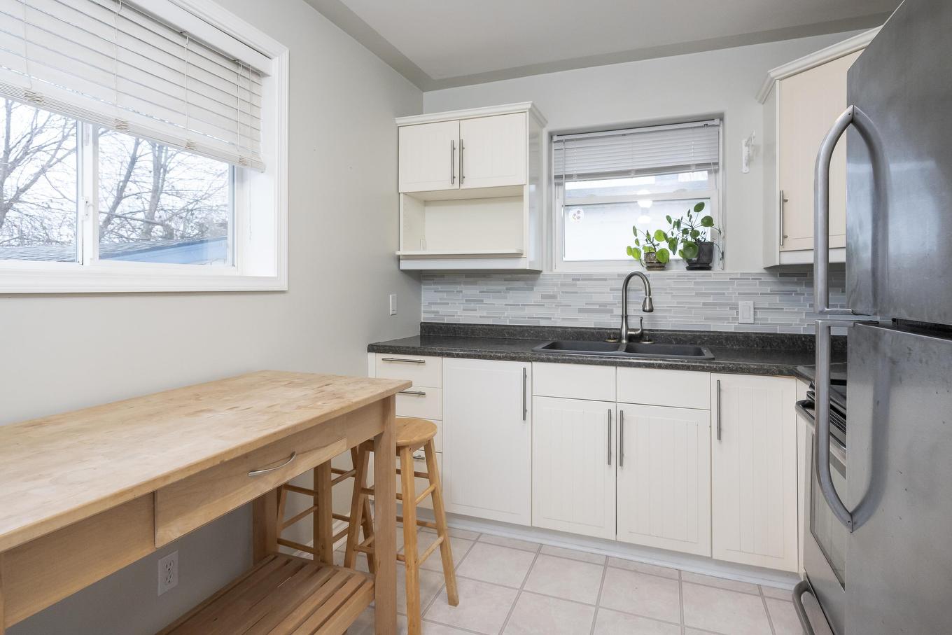 1332 Wallbridge Avenue, Thunder Bay, ON - Indoor Photo Showing Kitchen