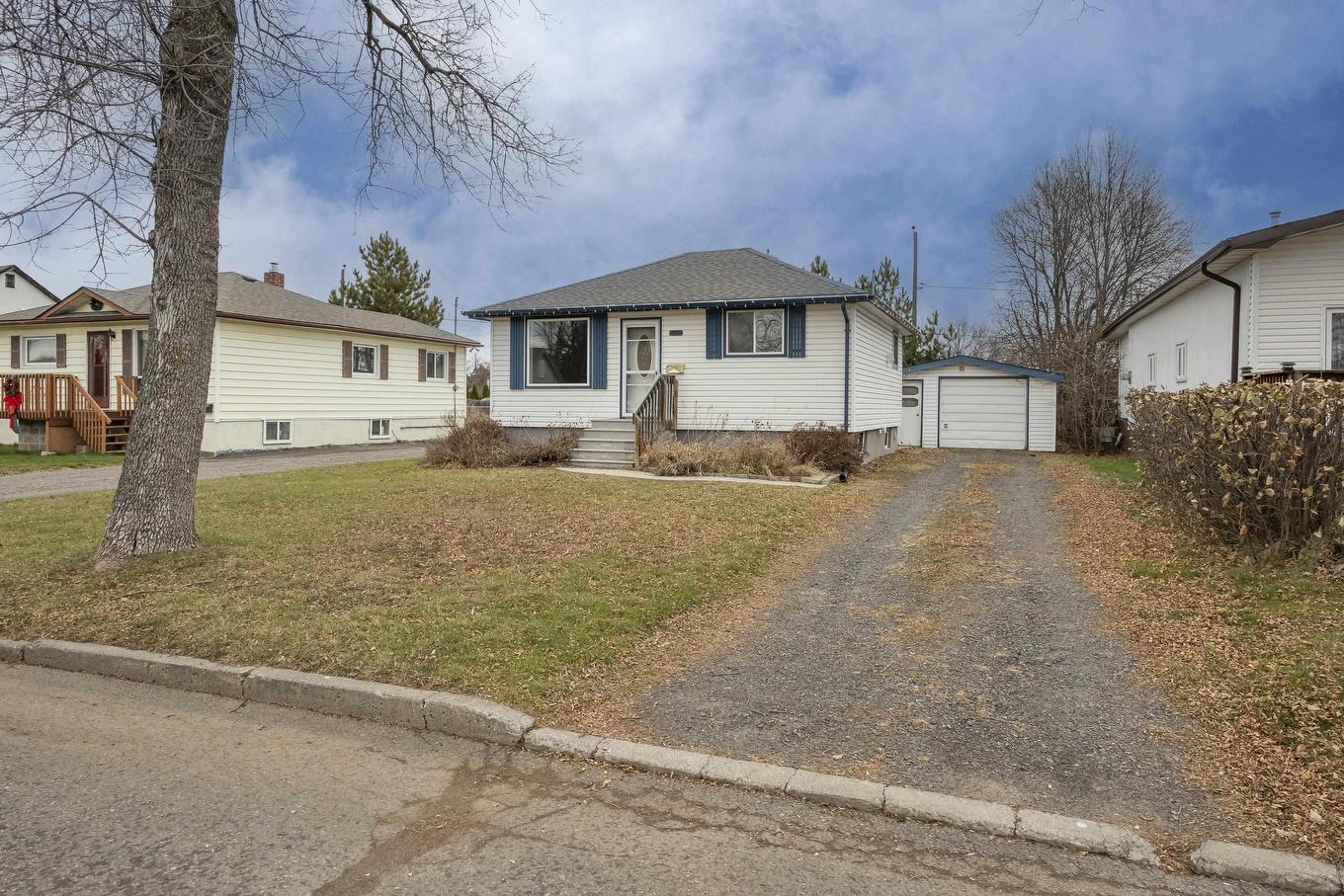 1332 Wallbridge Avenue, Thunder Bay, ON - Outdoor
