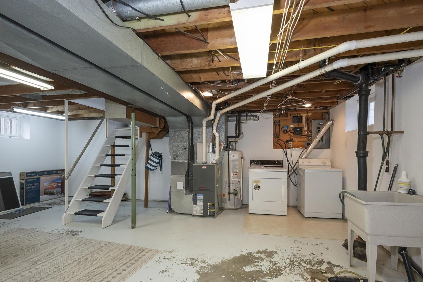 1332 Wallbridge Avenue, Thunder Bay, ON - Indoor Photo Showing Basement