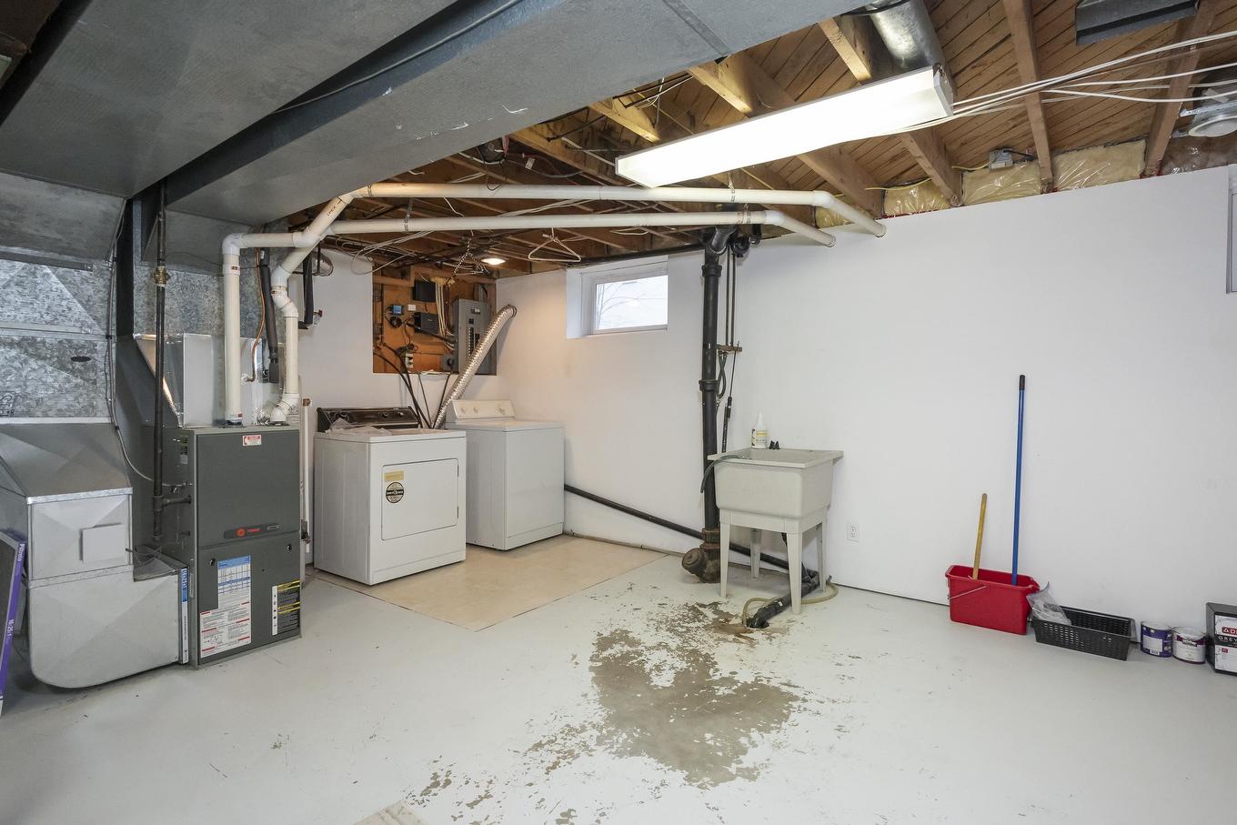 1332 Wallbridge Avenue, Thunder Bay, ON - Indoor Photo Showing Basement