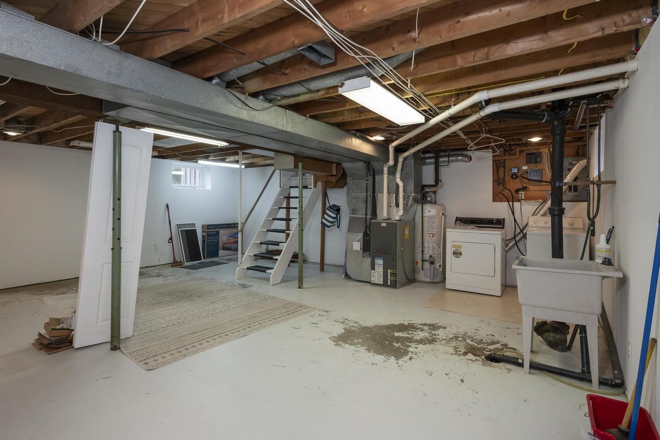 1332 Wallbridge Avenue, Thunder Bay, ON - Indoor Photo Showing Basement