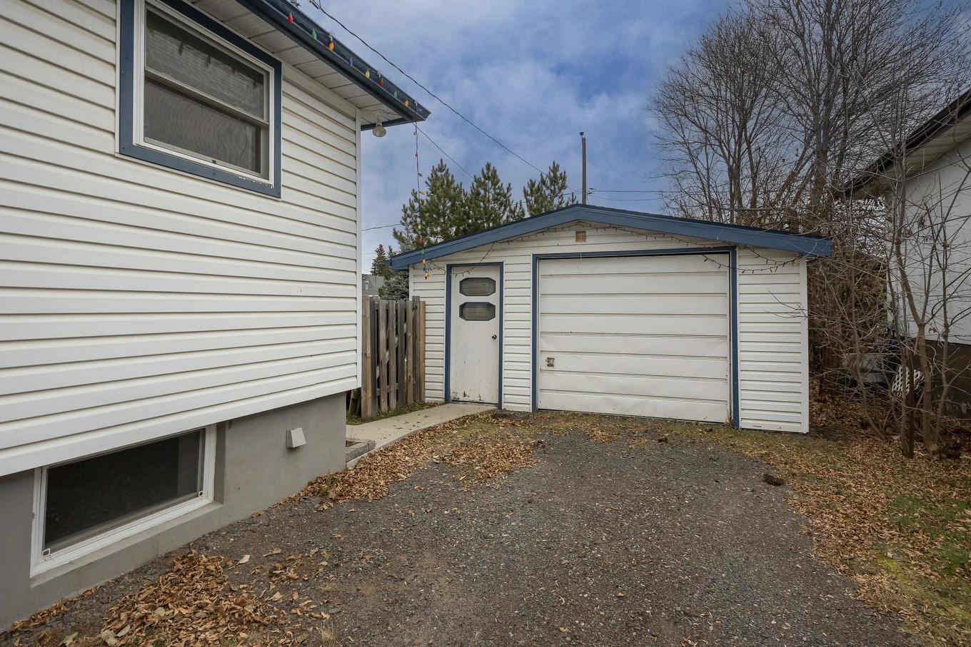 1332 Wallbridge Avenue, Thunder Bay, ON - Outdoor With Exterior