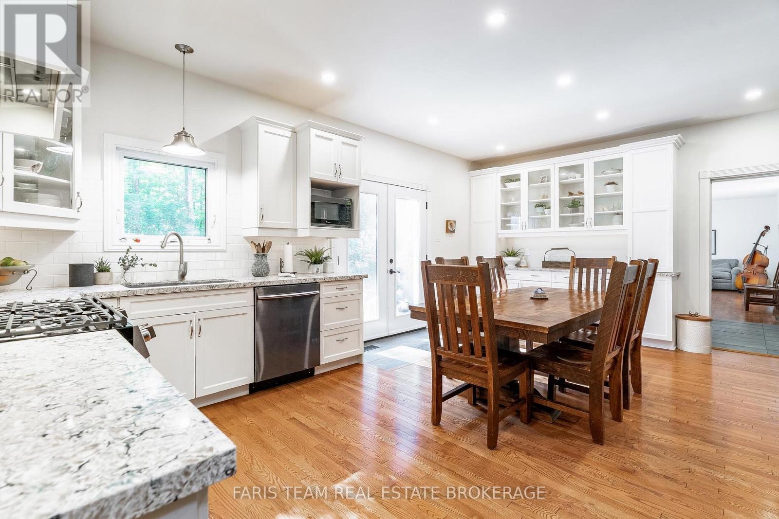 7 Bailey Crescent, Tiny, ON - Indoor