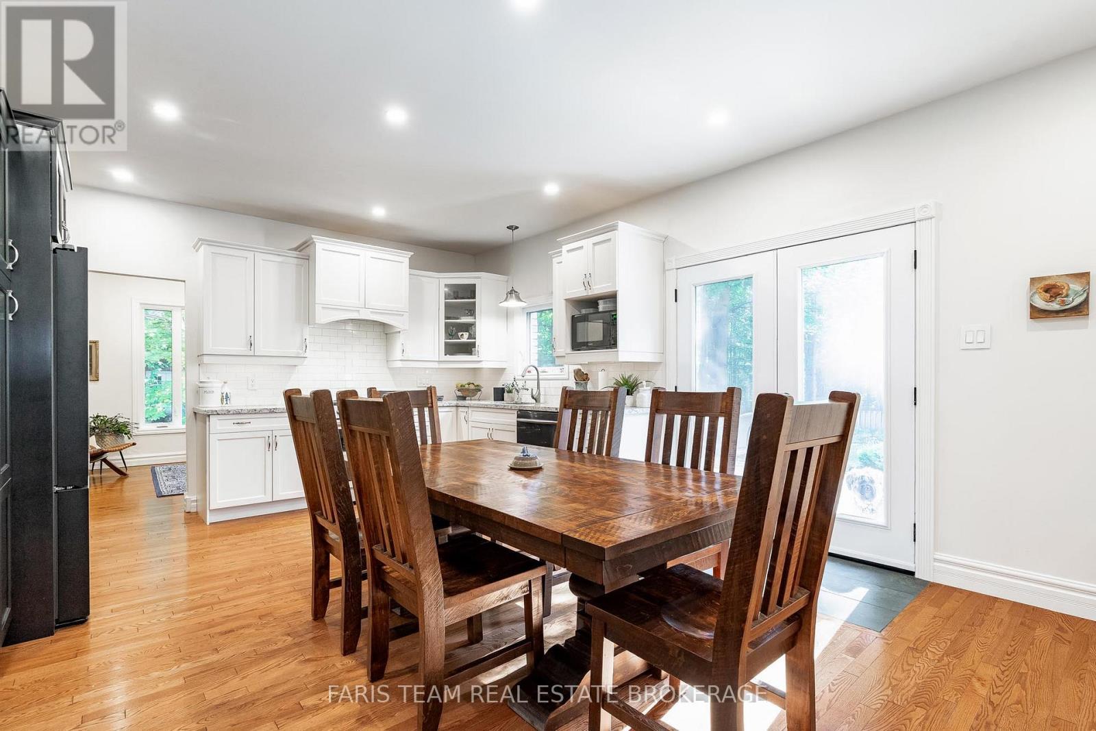 7 Bailey Crescent, Tiny, ON - Indoor Photo Showing Dining Room