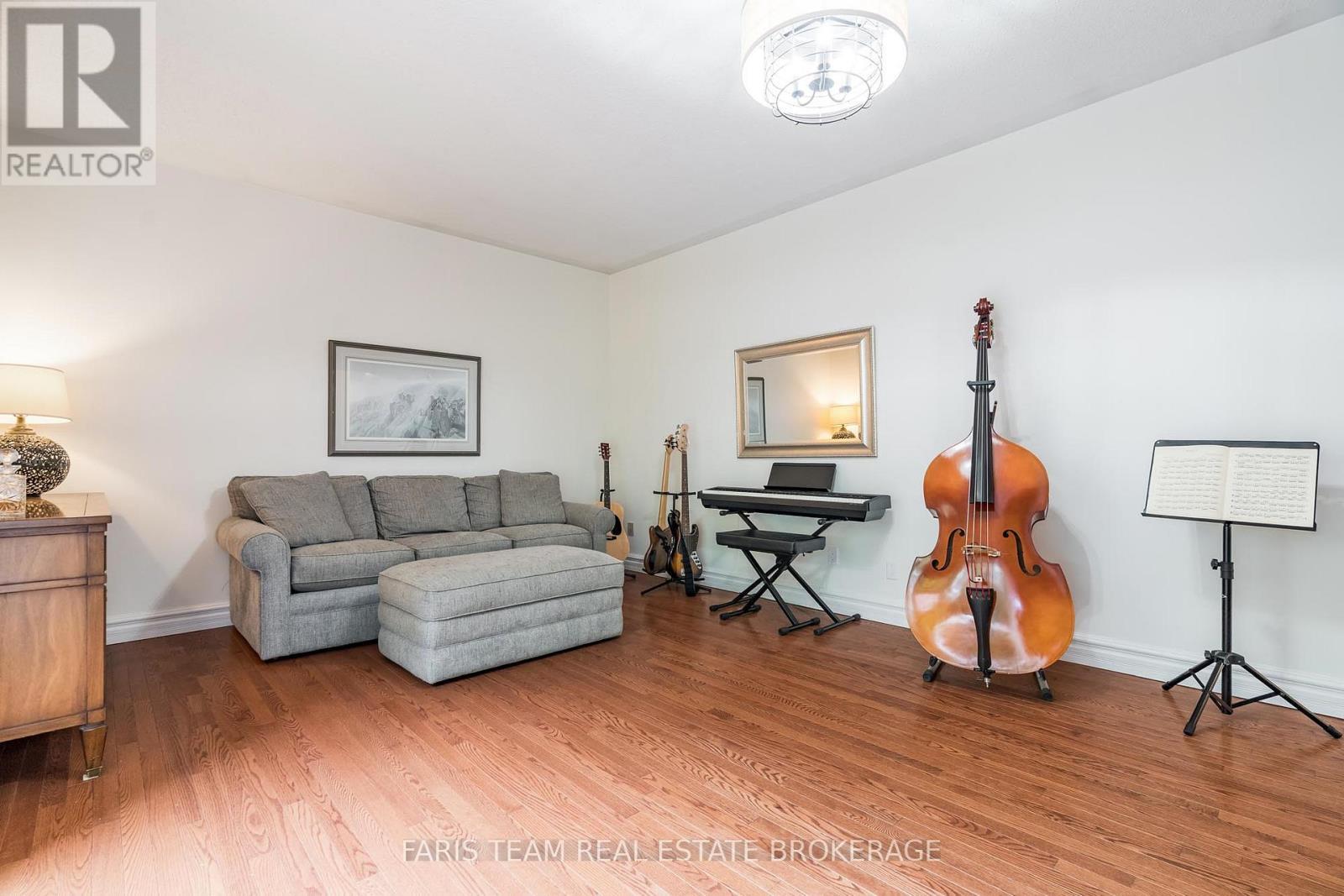 7 Bailey Crescent, Tiny, ON - Indoor