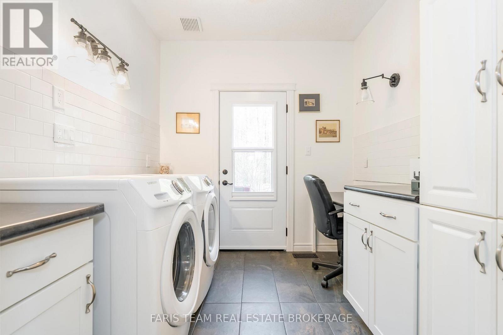 7 Bailey Crescent, Tiny, ON - Indoor Photo Showing Laundry Room