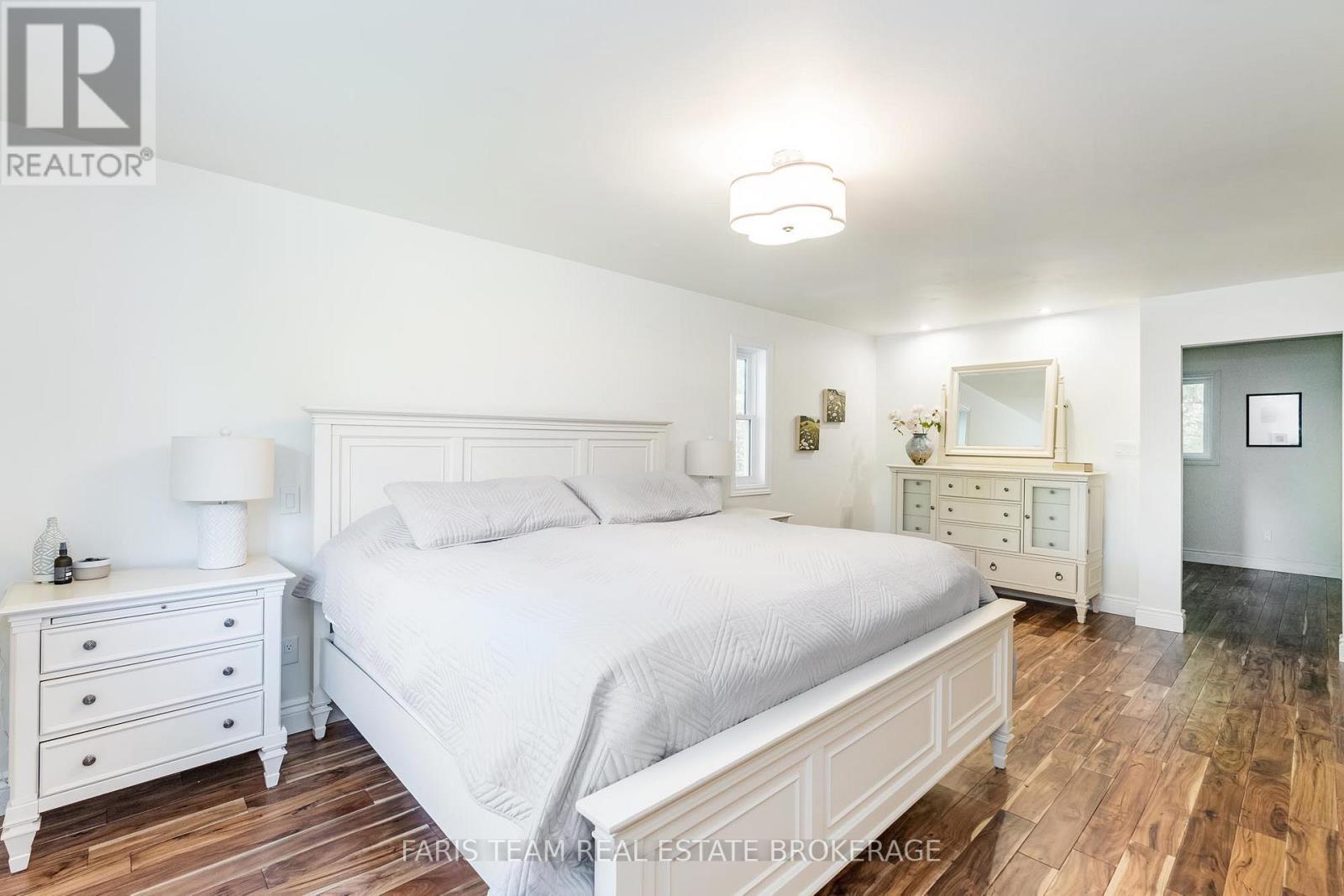 7 Bailey Crescent, Tiny, ON - Indoor Photo Showing Bedroom