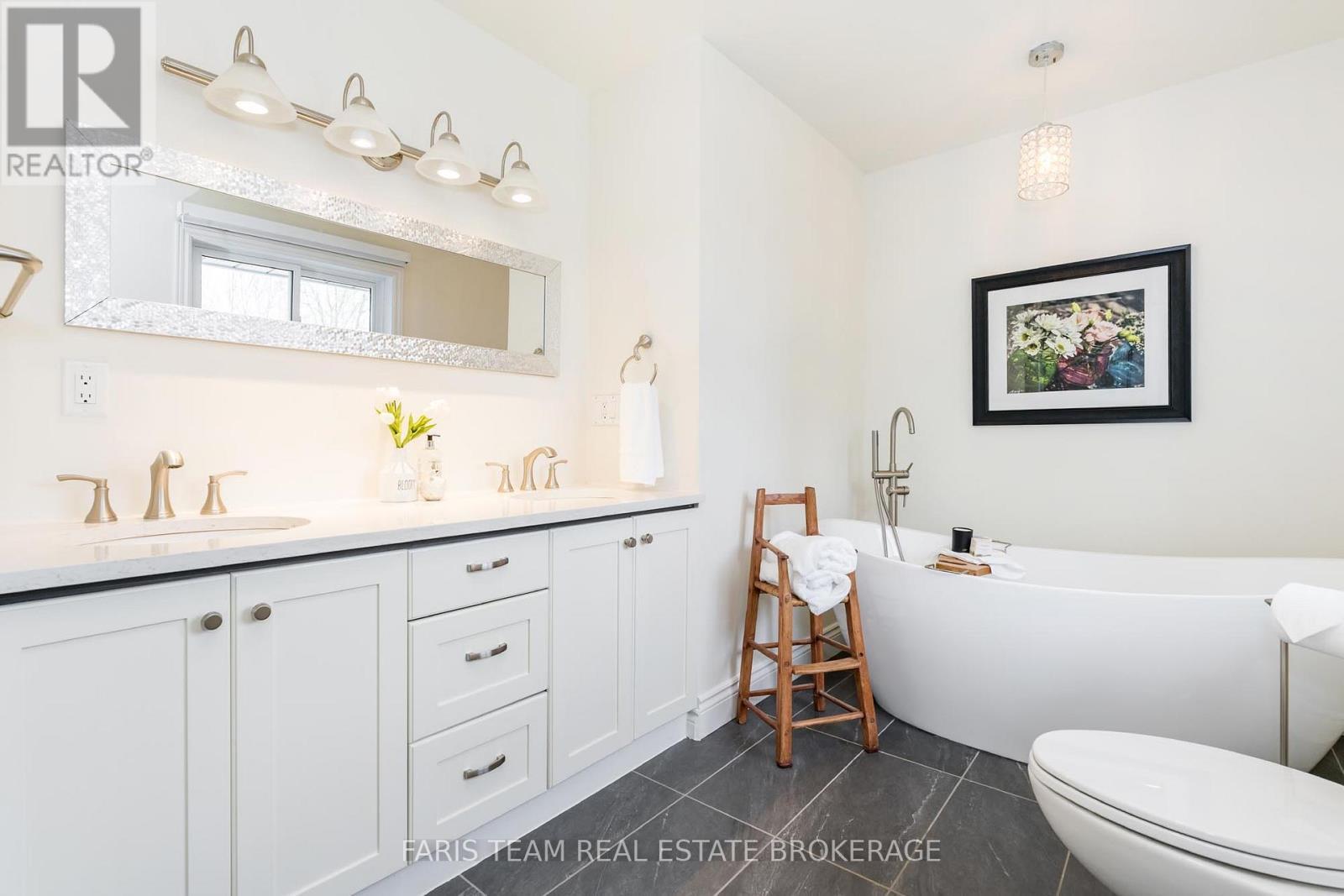 7 Bailey Crescent, Tiny, ON - Indoor Photo Showing Bathroom