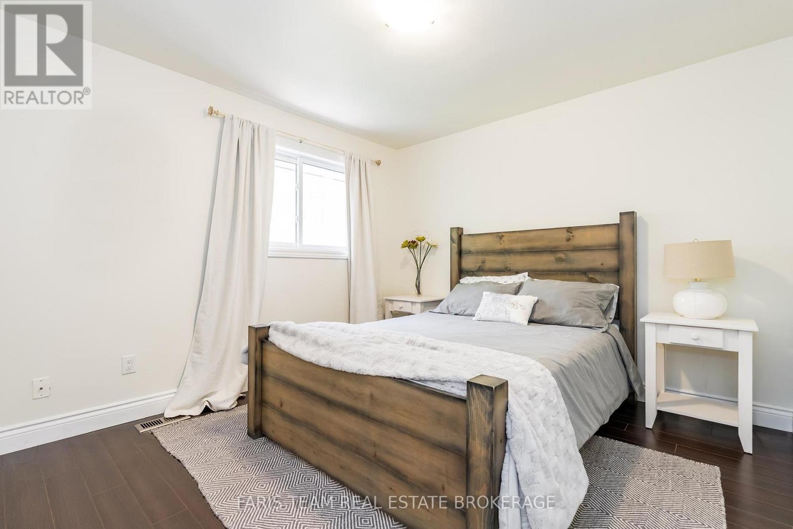 7 Bailey Crescent, Tiny, ON - Indoor Photo Showing Bedroom