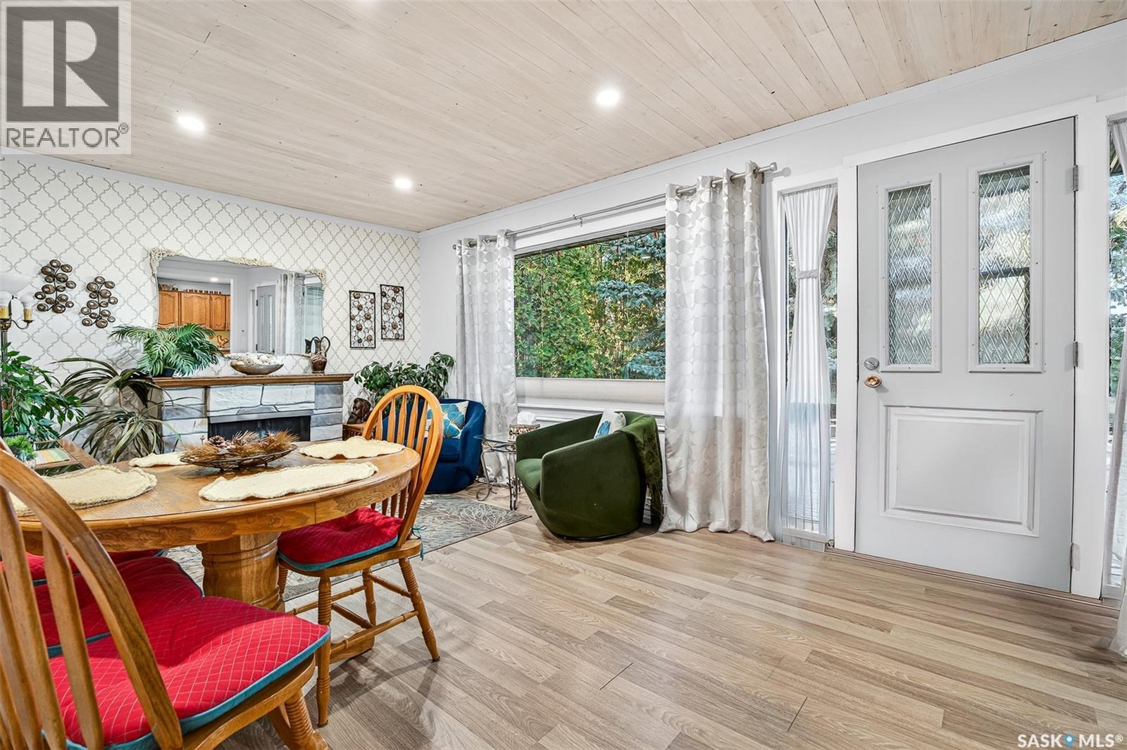 1005 Vaughan Street, Moose Jaw, SK - Indoor Photo Showing Dining Room