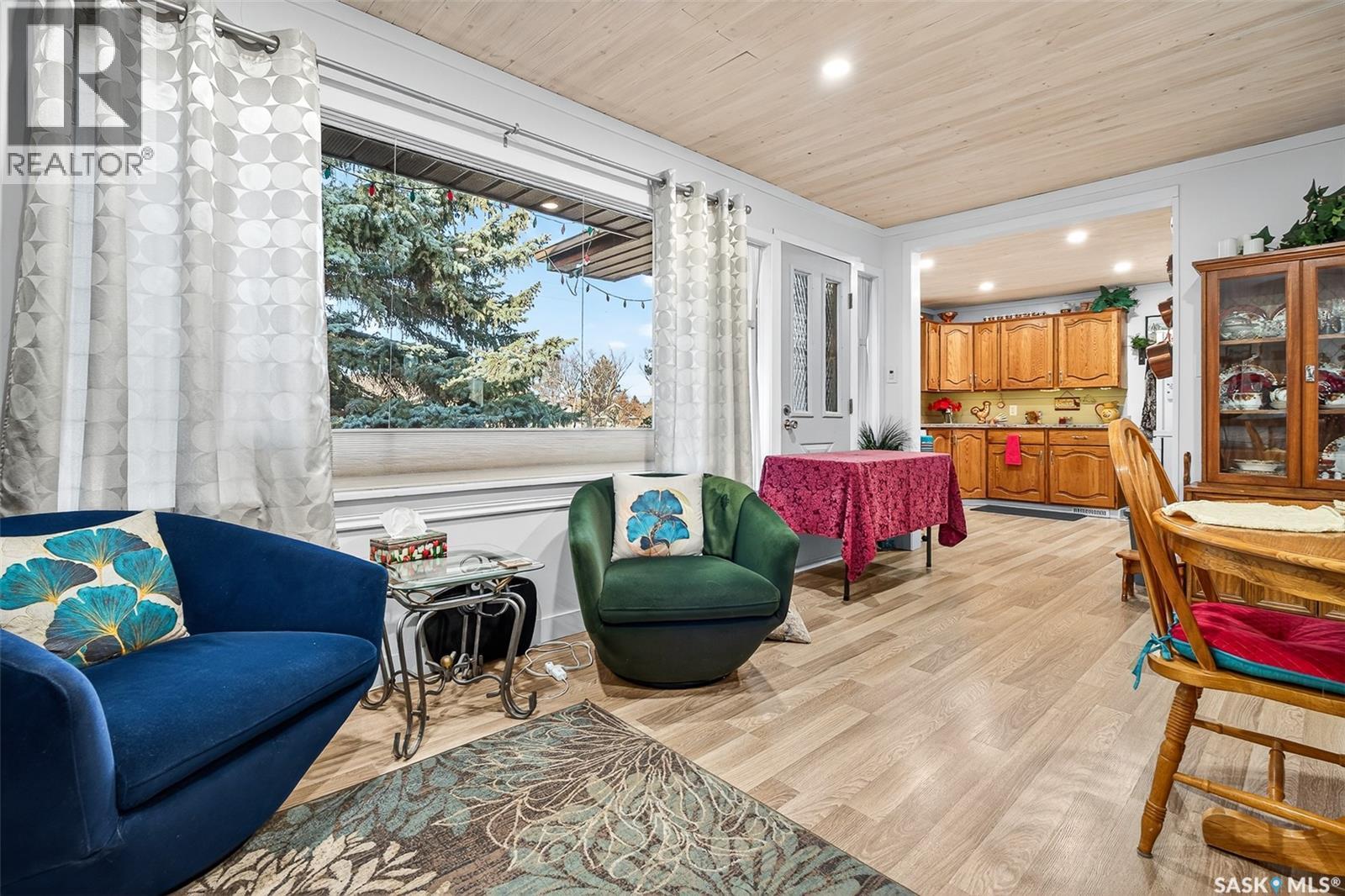 1005 Vaughan Street, Moose Jaw, SK - With Deck Patio Veranda With Exterior