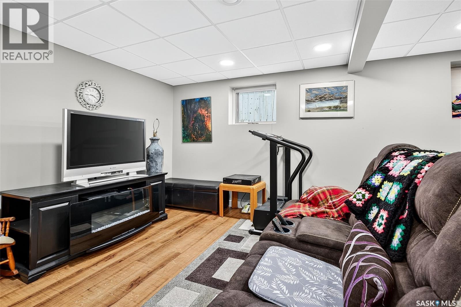 1005 Vaughan Street, Moose Jaw, SK - Indoor