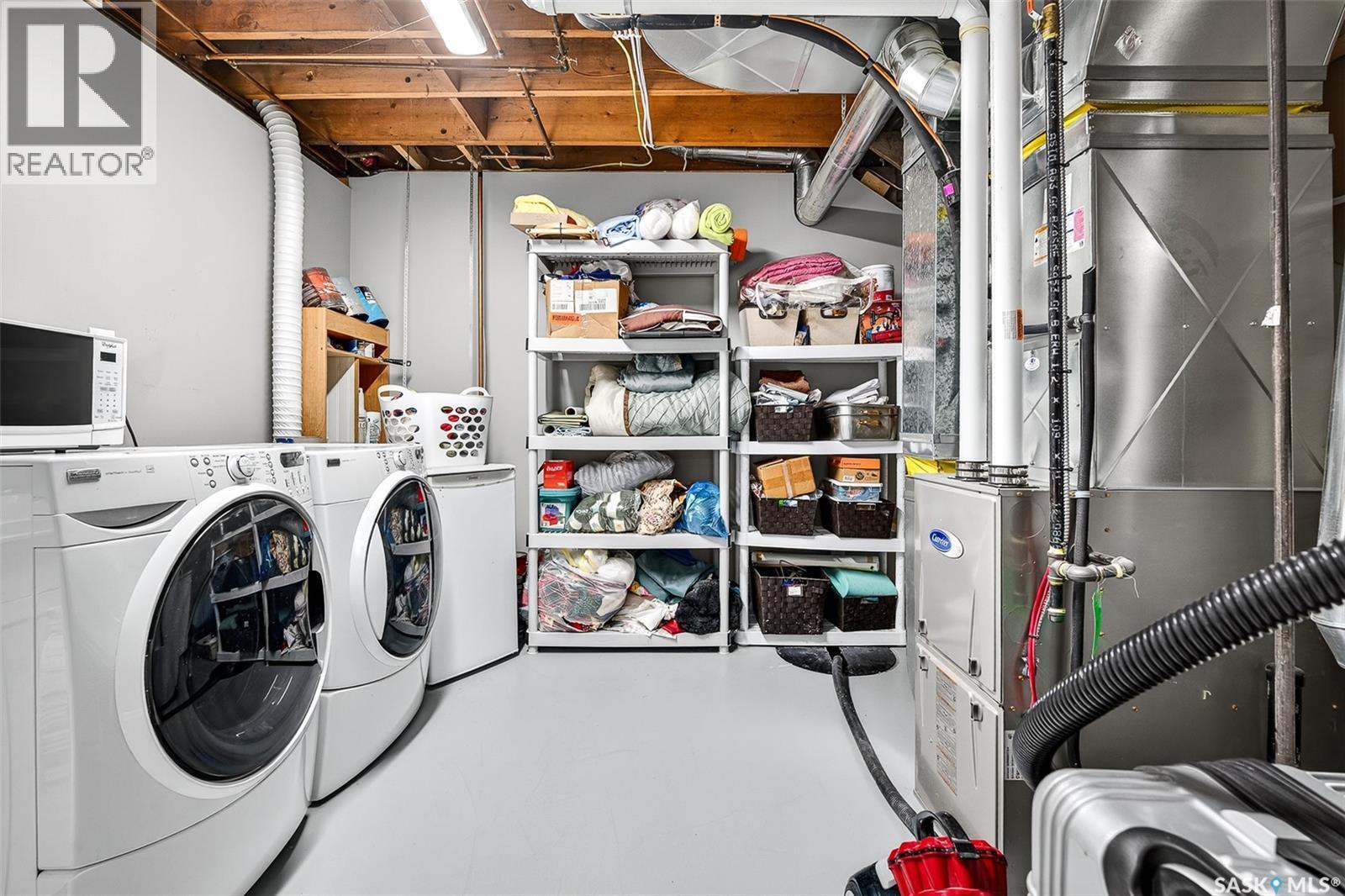 1005 Vaughan Street, Moose Jaw, SK - Indoor Photo Showing Laundry Room