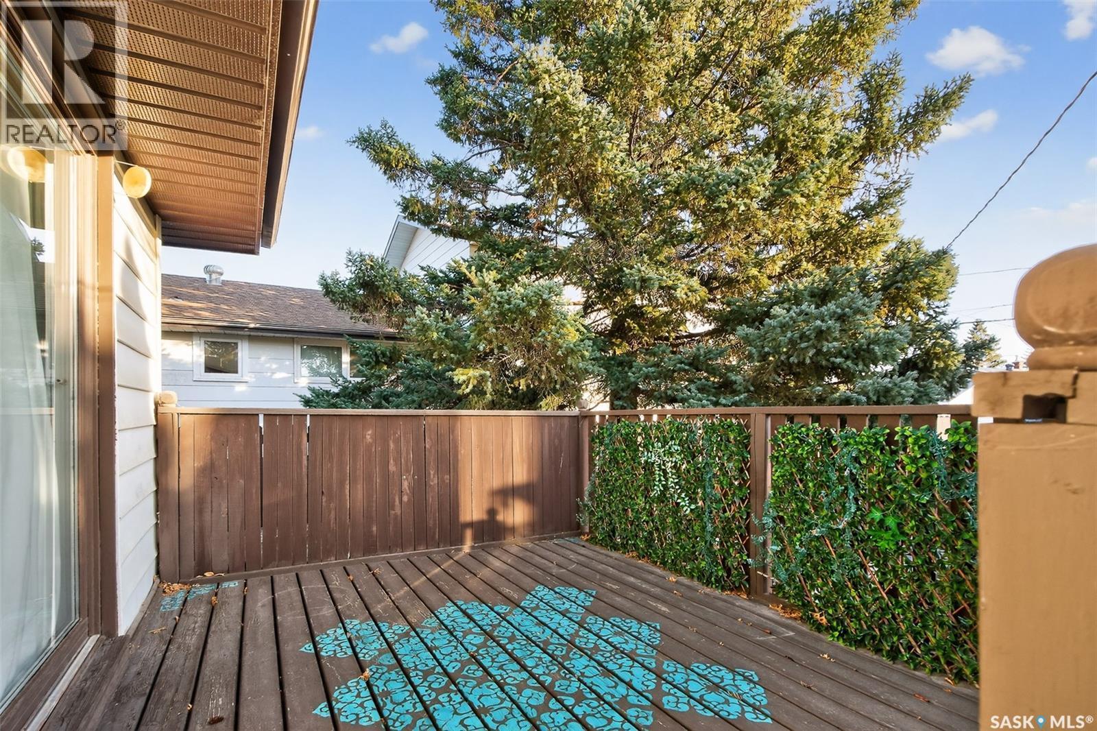 1005 Vaughan Street, Moose Jaw, SK - Outdoor With Deck Patio Veranda