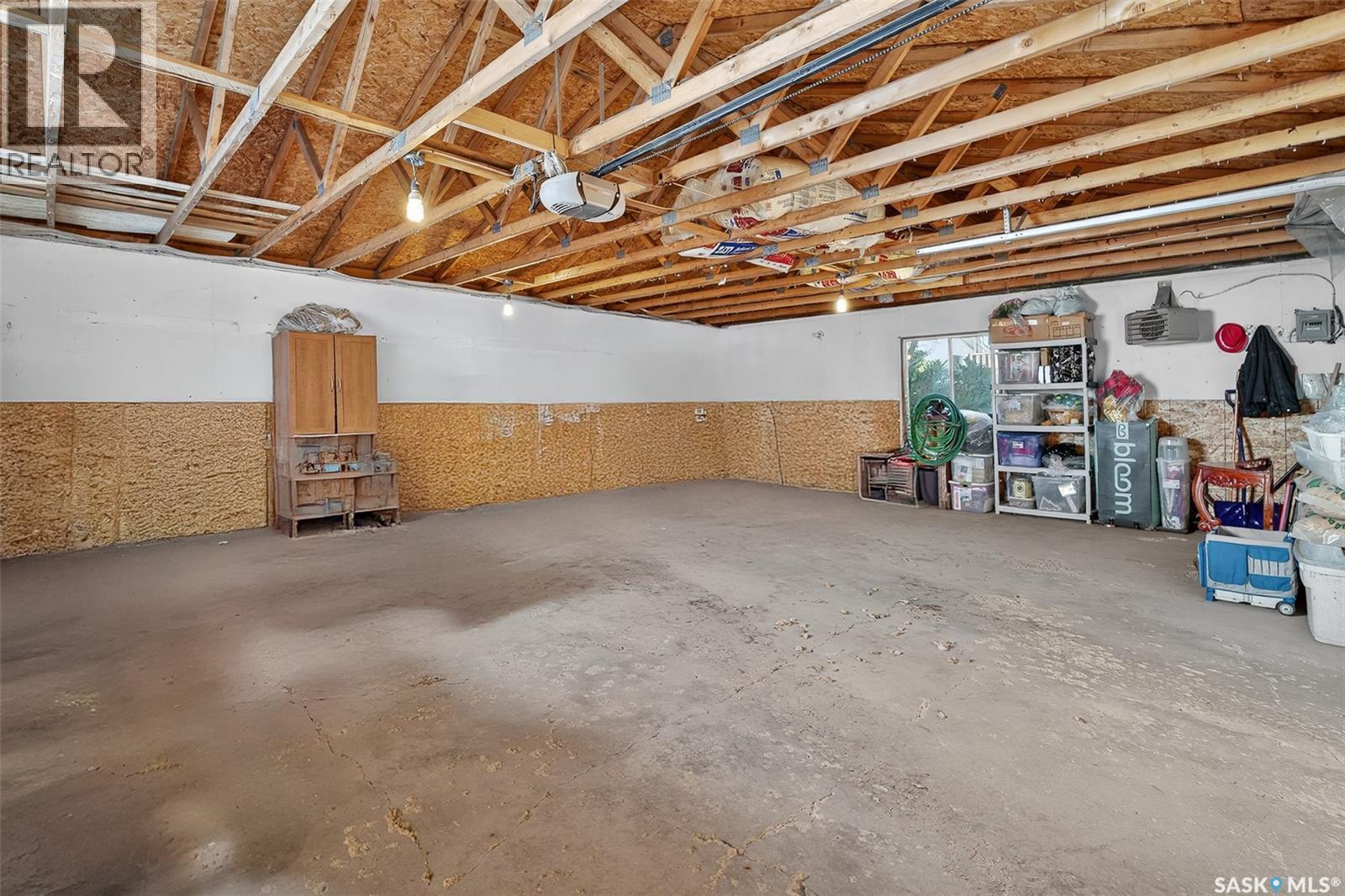 1005 Vaughan Street, Moose Jaw, SK - Indoor Photo Showing Basement