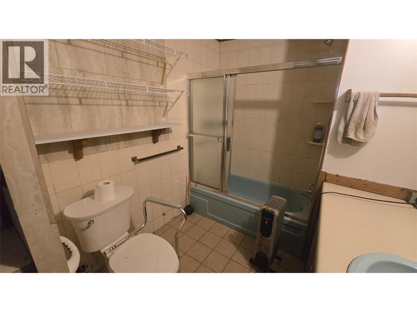 Bathroom - 705 Main Street, Lillooet, BC