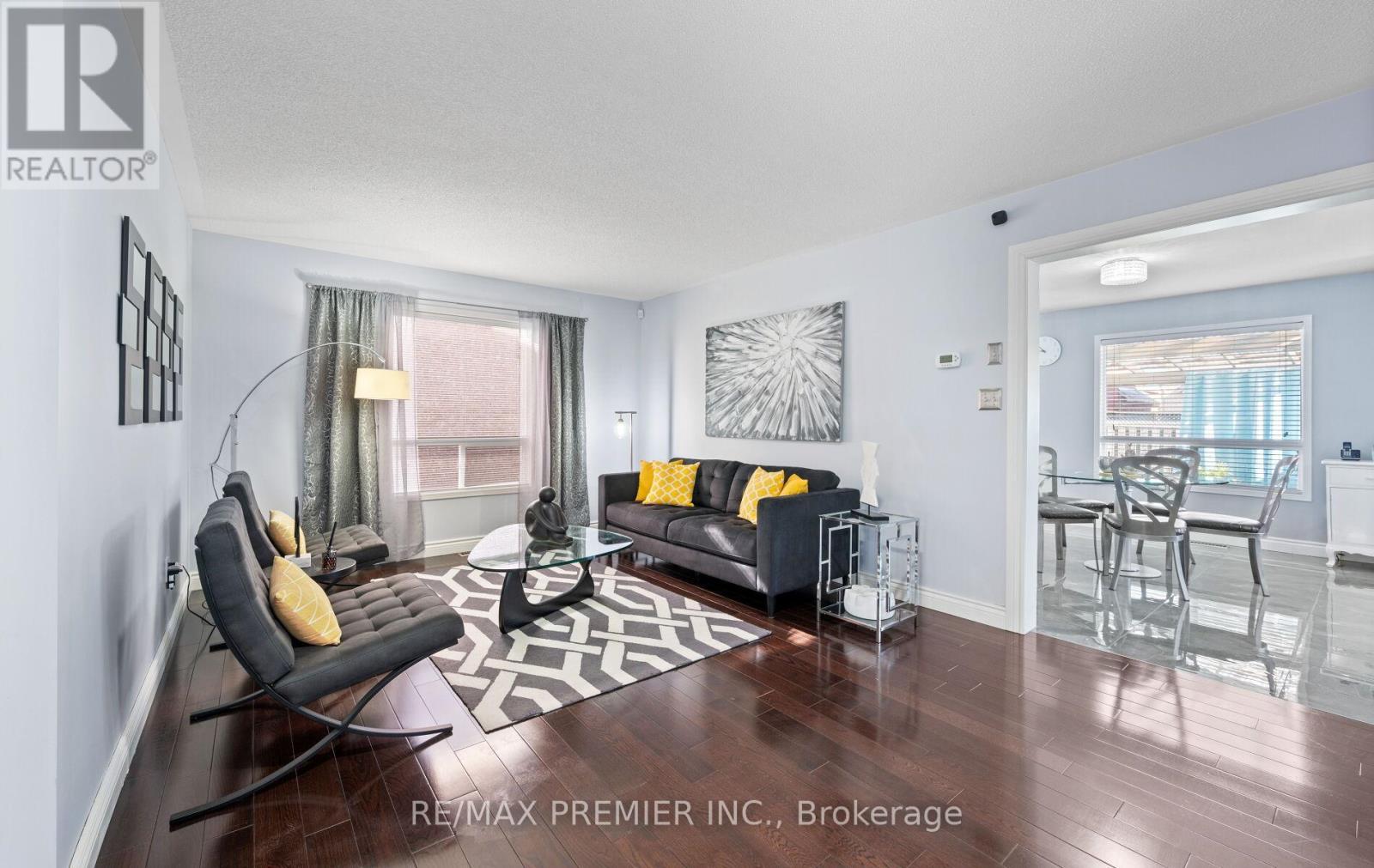 49 Fallstar Crescent, Brampton, ON - Indoor Photo Showing Living Room