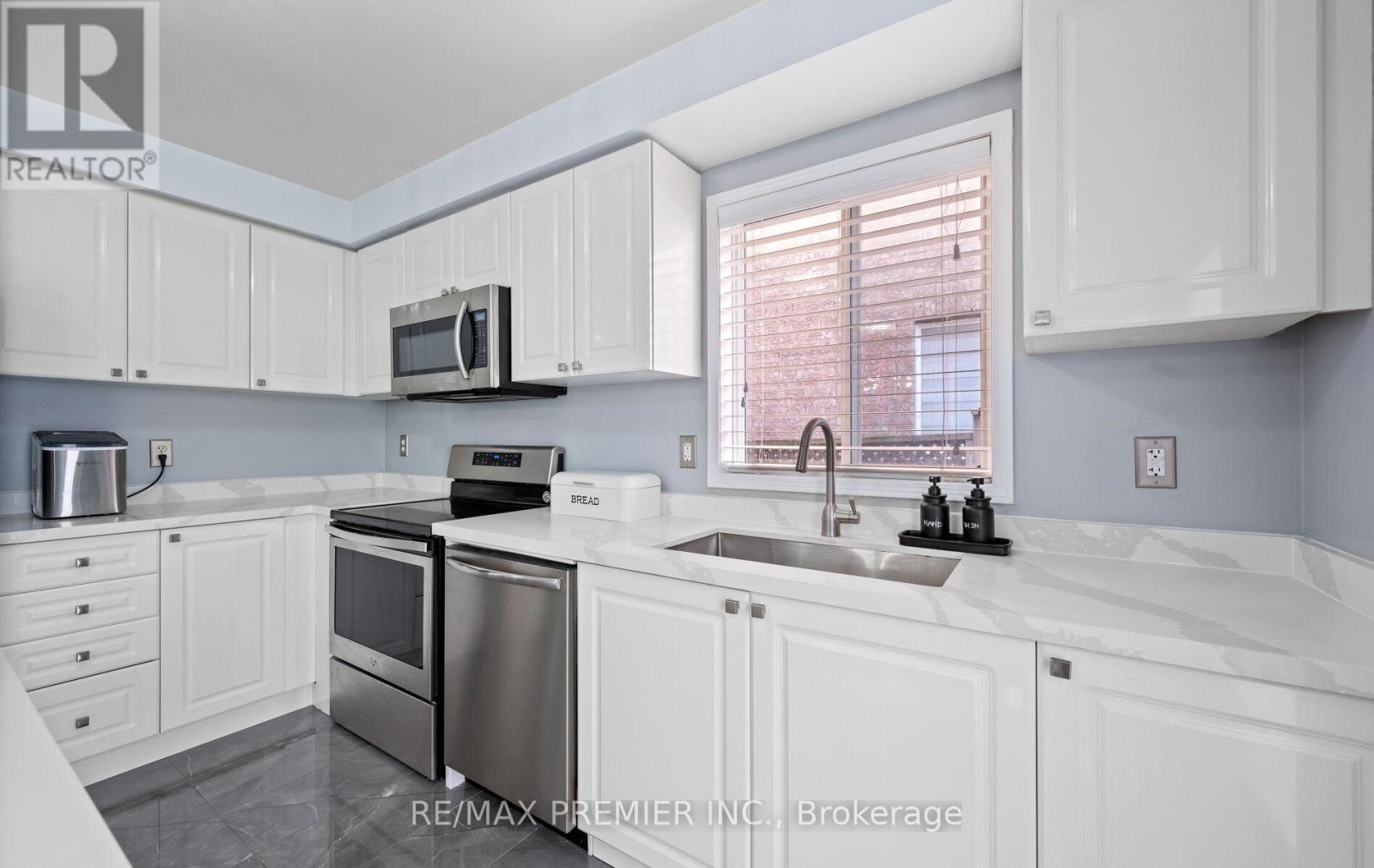 49 Fallstar Crescent, Brampton, ON - Indoor Photo Showing Kitchen