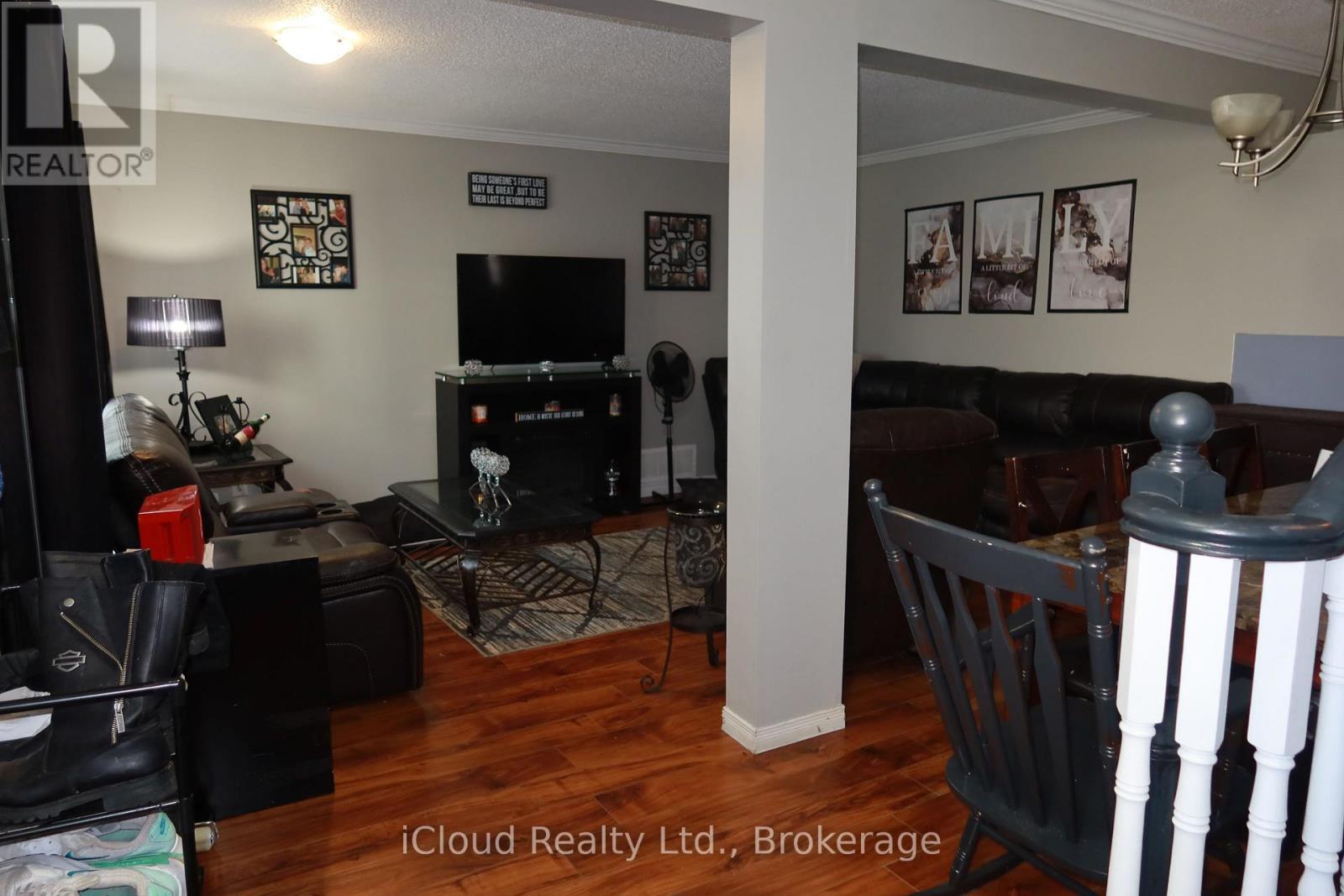 9 Hazelglen Court, Brampton, ON - Indoor Photo Showing Other Room